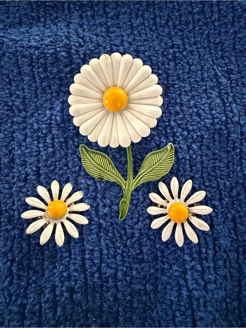 Vintage enamel White and Yellow Daisy Brooche and clip on earrings set